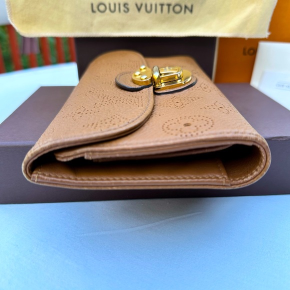 🔥Authentic Louis Vuitton Marina Wallet🔥 - Picture 9 of 9